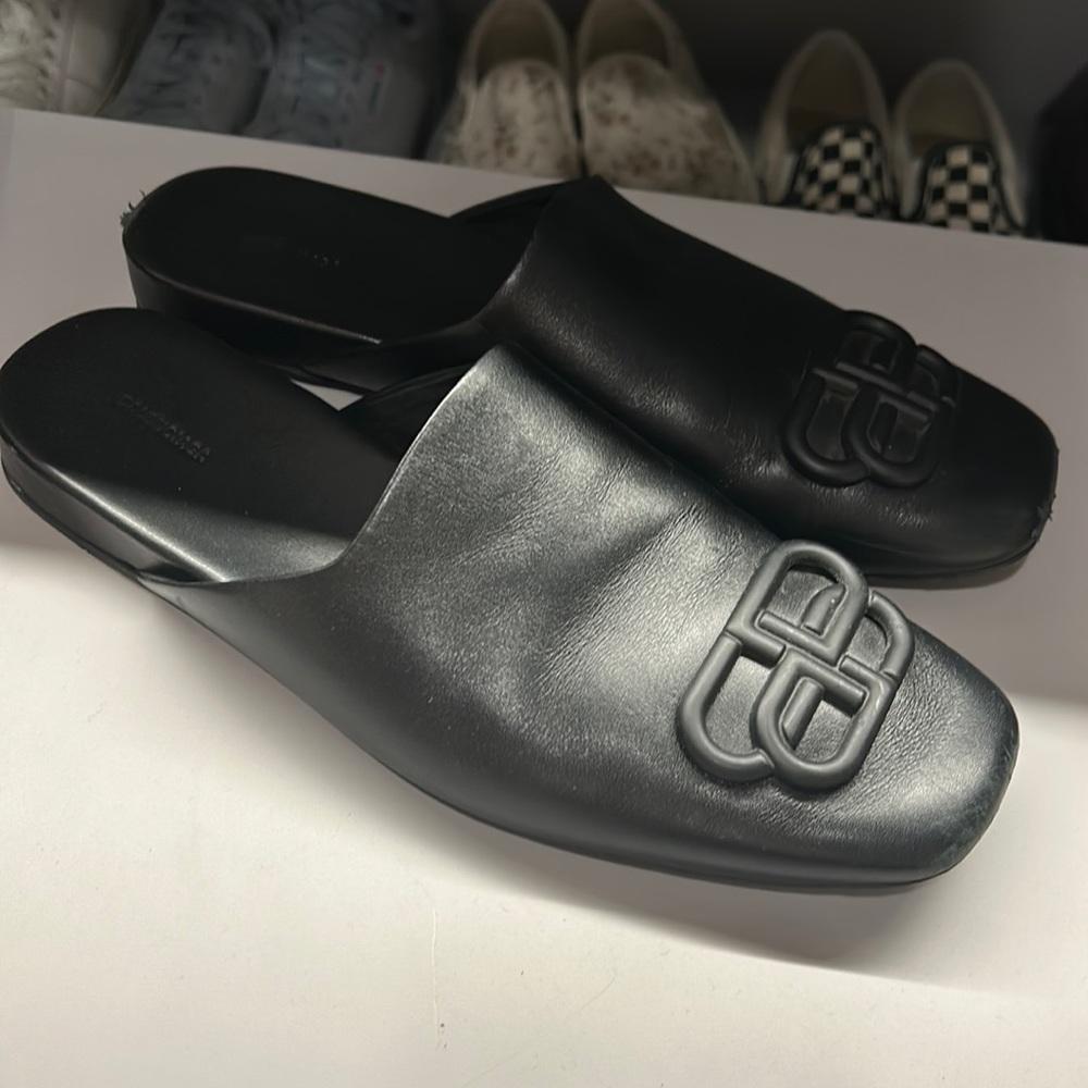 Balenciaga black leather flat mule